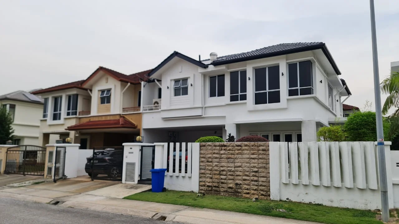 Exterior type: semi-detached house; features: white painted facade, black tiled roof, recessed balconies, stone cladding on lower wall, manicured lawn, paved driveway, front garden with shrubs, two-storey structure, visible garage, security gate at entrance, surrounded by other residential properties; style: modern.